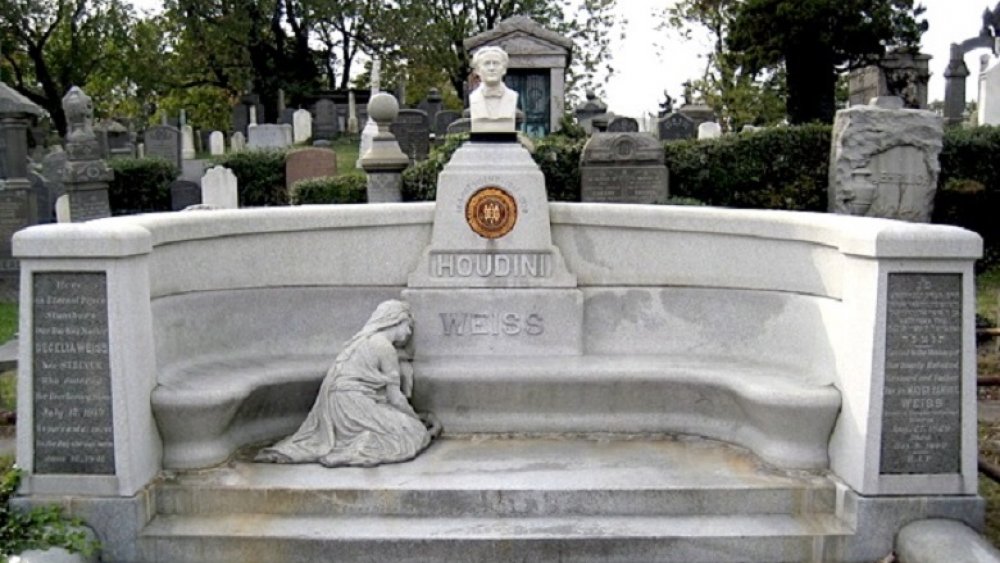 Harry Houdini's grave
