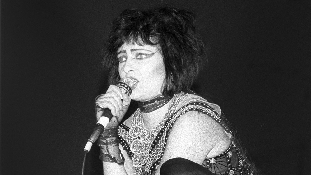 Siouxsie Sioux singing