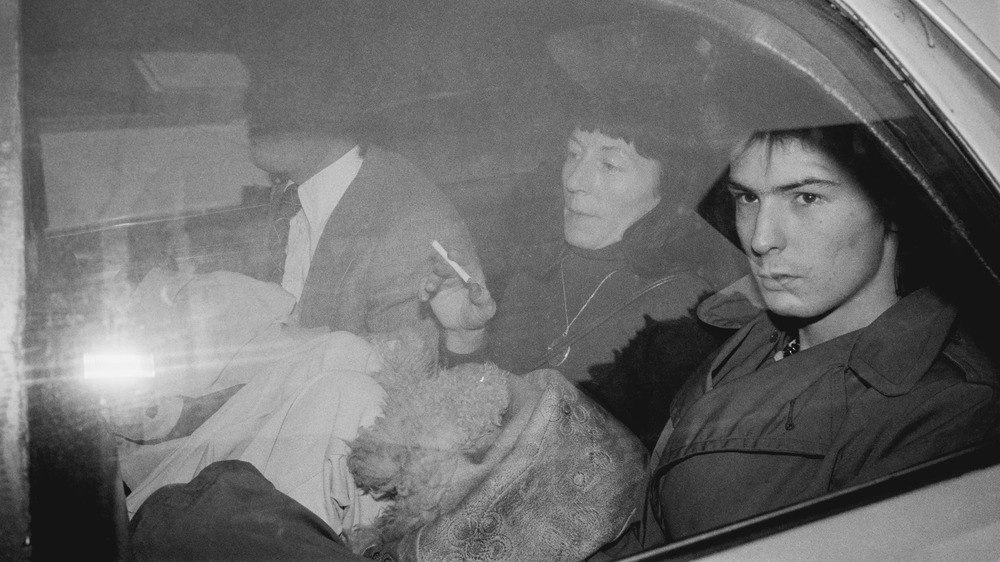 Anne Beverley and Sid Vicious in car