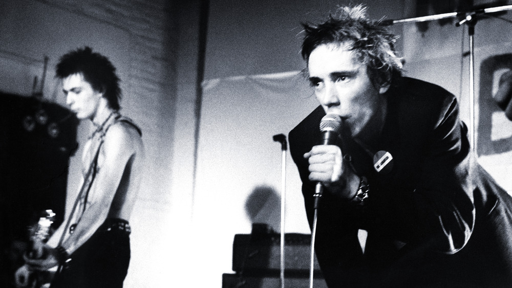 Sid Vicious and Johnny Rotten performing