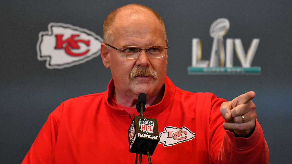 Andy Reid pointing during Q&A