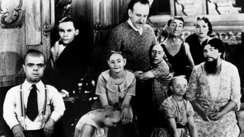 Tod Browning and the cast of Freaks