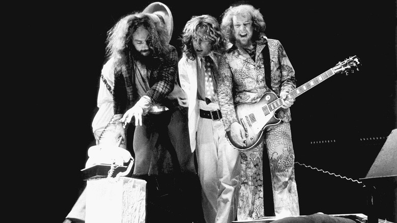 Jethro Tull poses for audience