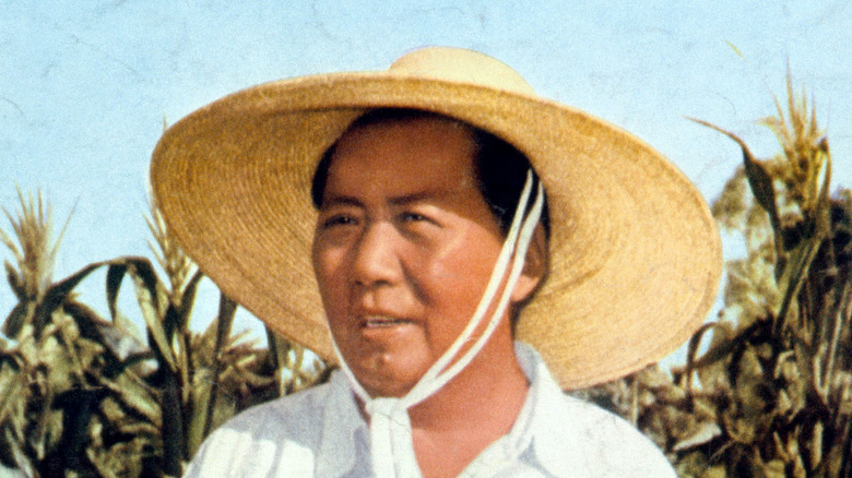 Mao Zedong in field