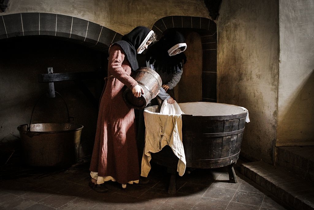 Personal Hygiene in Medieval Times - Pictellme