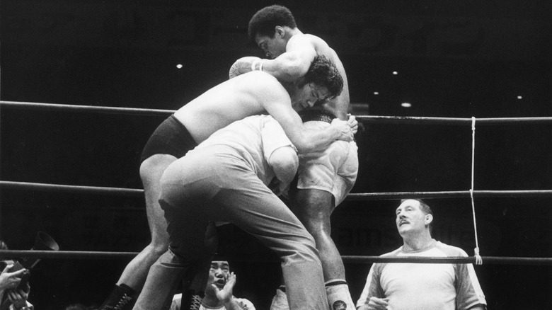 Ali and Inoki in the ring